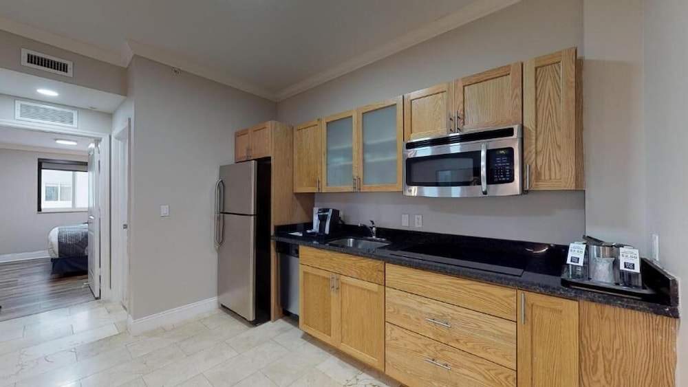 Nuvo Suites Hotel - Miami / Doral 10/50