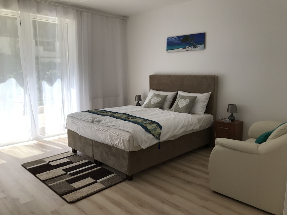Corvin Rose Apartment Hotel 12/46
