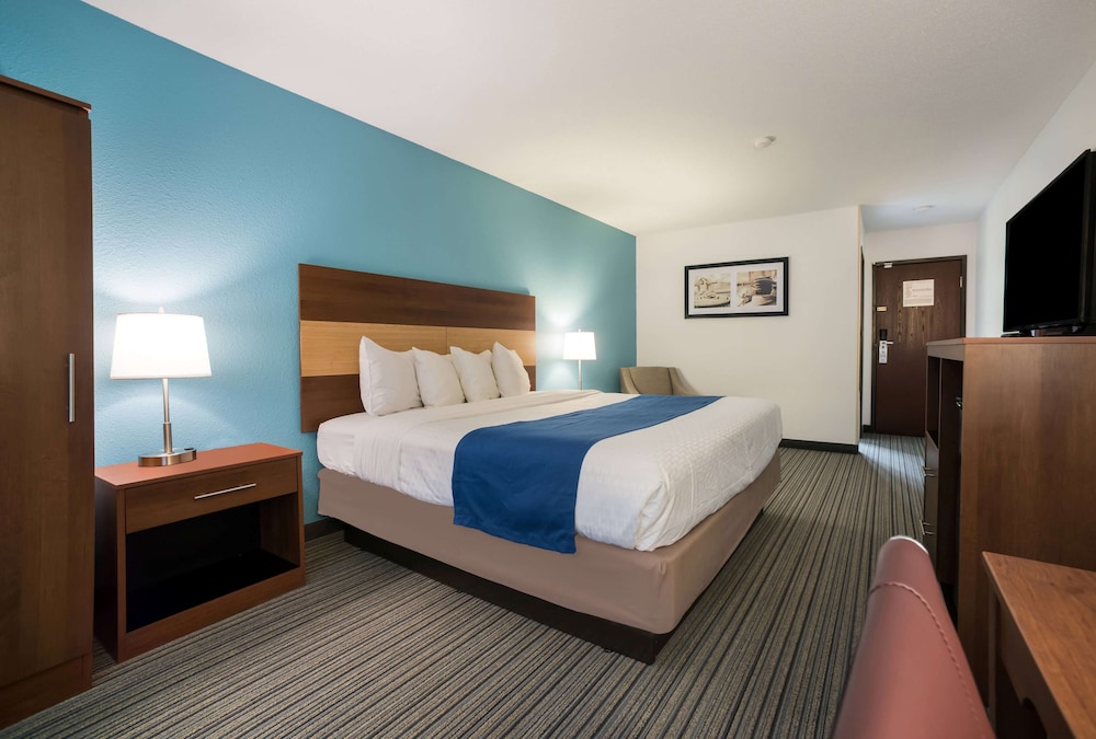 Ramada by Wyndham Effingham 7/41