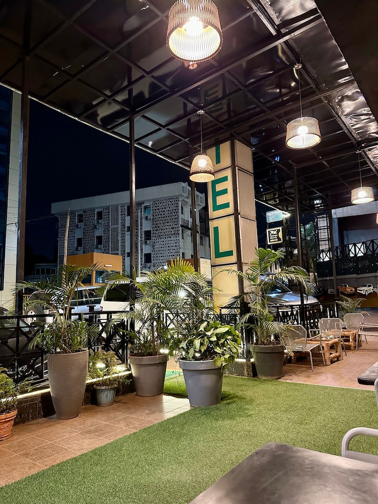 YaahoT Hotel 45/50