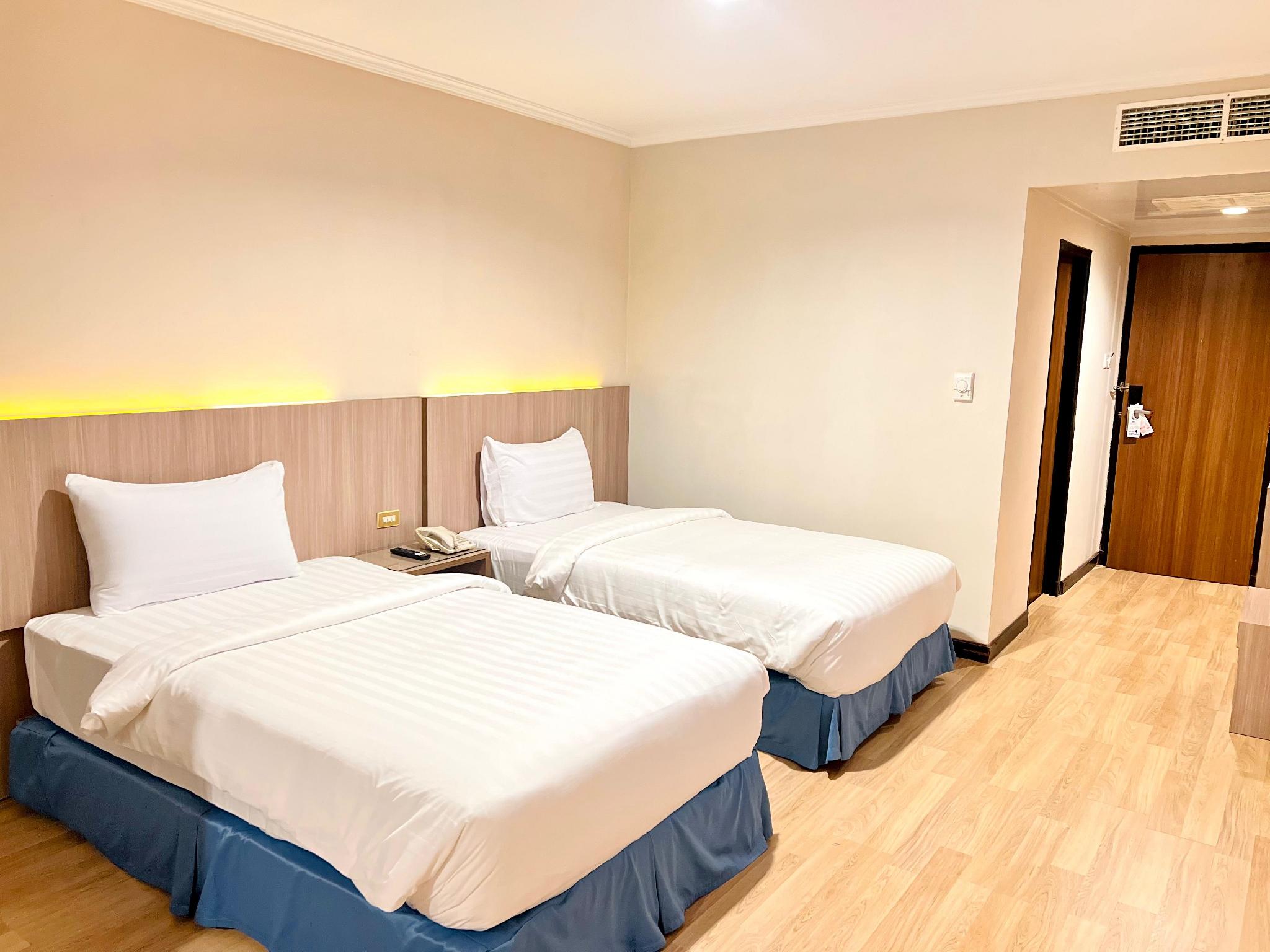 Premier, Twin Beds