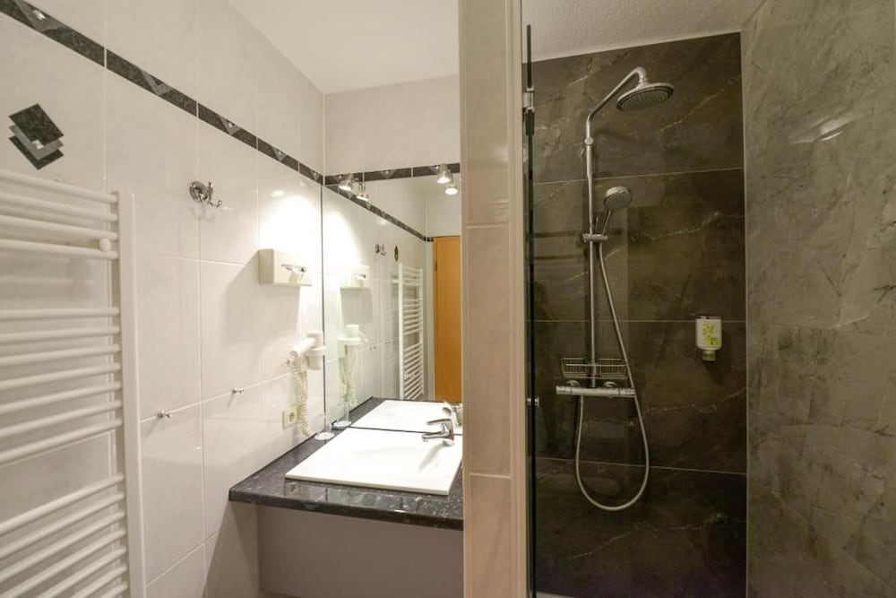 Hotel Opal 58/60