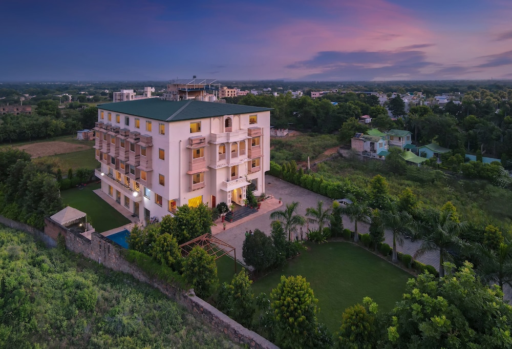 WelcomHeritage Ranthambore Mount Valley Resort 5/43