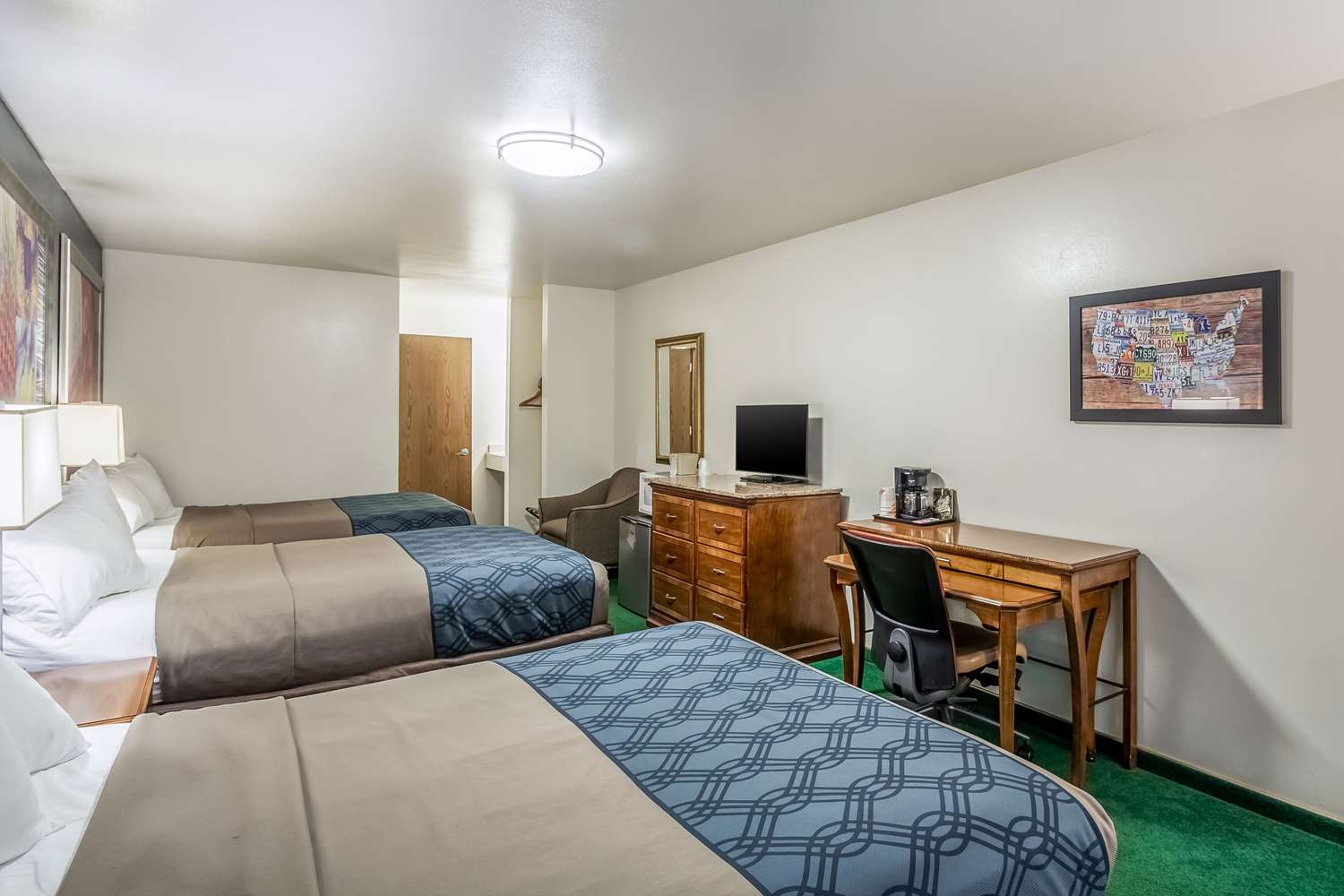 Econo Lodge Waupaca 5/35