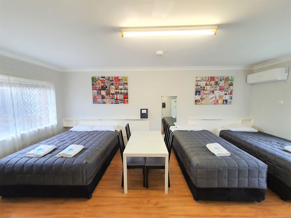 Maria Motel 6/60