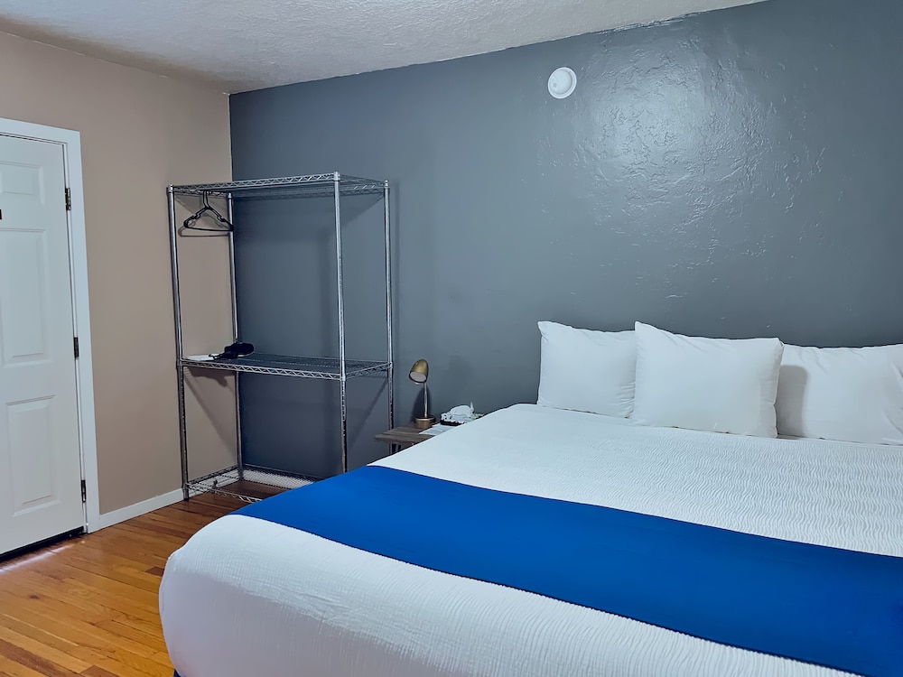 Ashland Motel 9/46