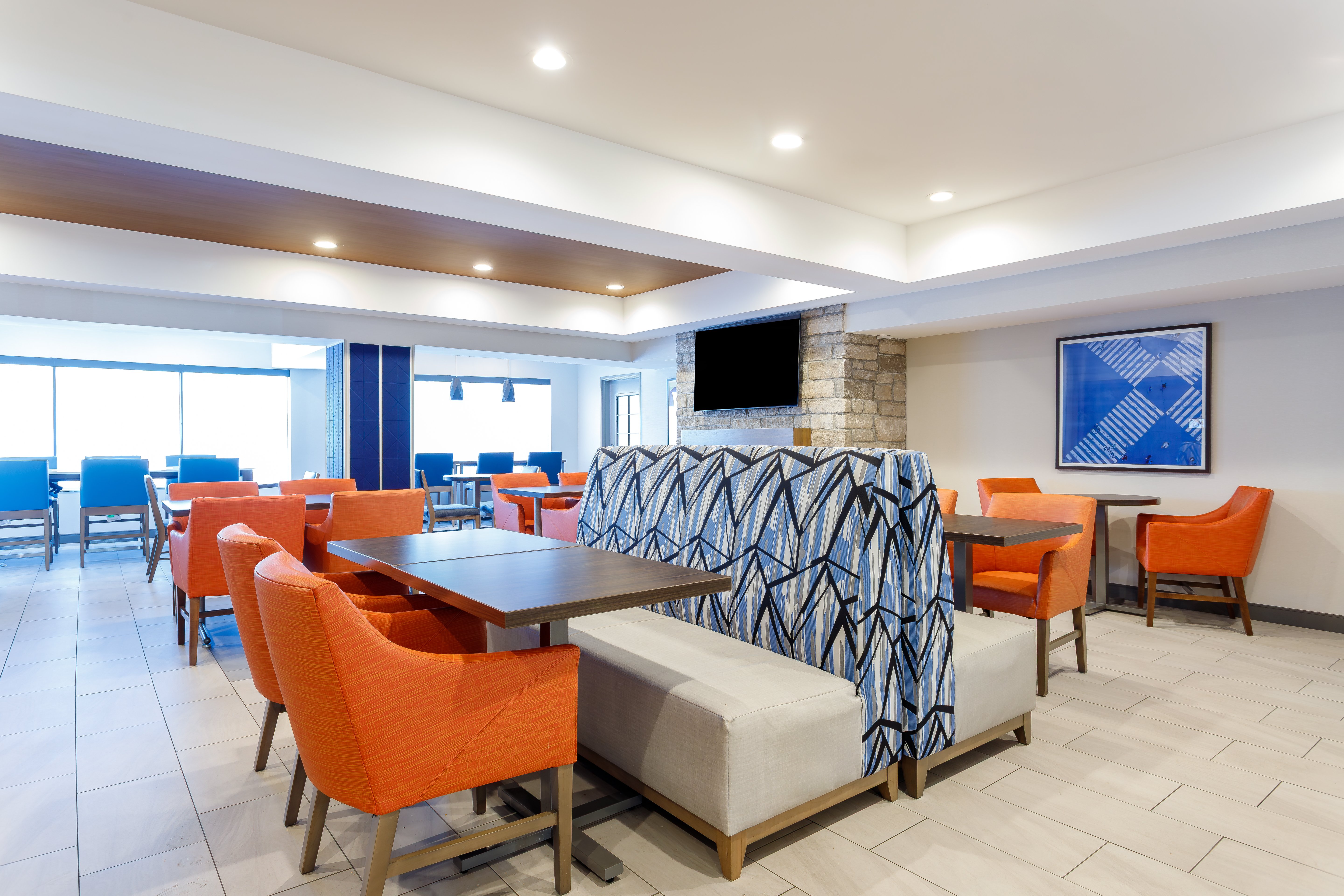 Holiday Inn Express Hotel And Suites Lancaster 68/72
