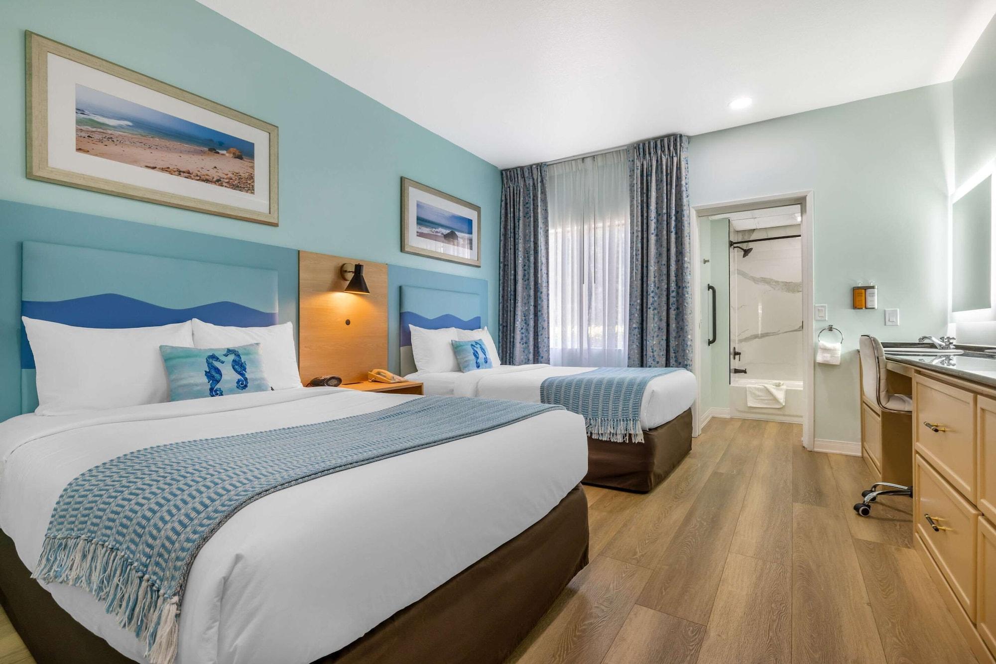 Suite, Multiple Beds, Pool View