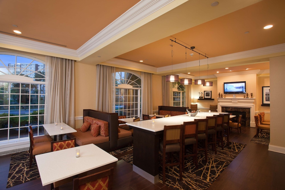 Hampton Inn and Suites Stamford 32/46