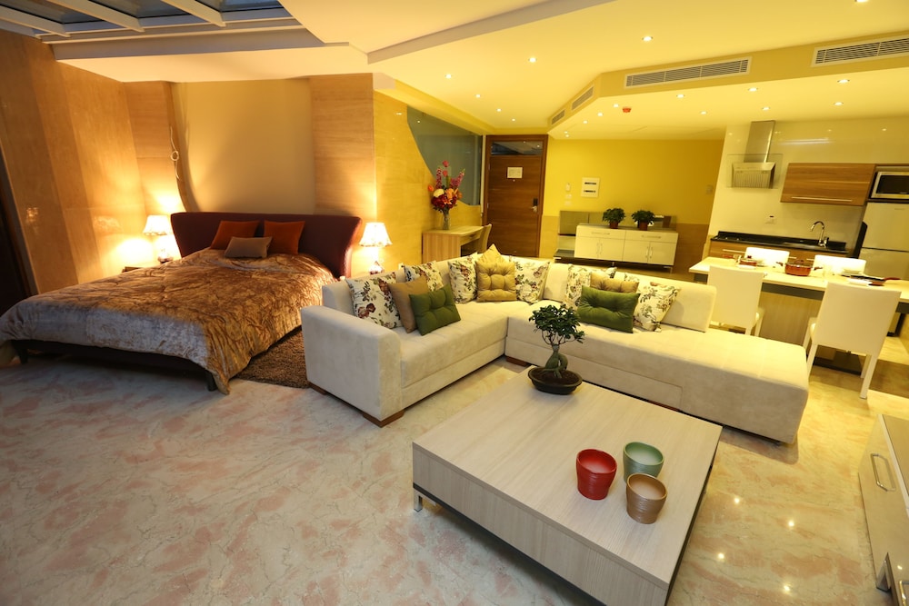 DELORA HOTEL AND SUITES 24/65