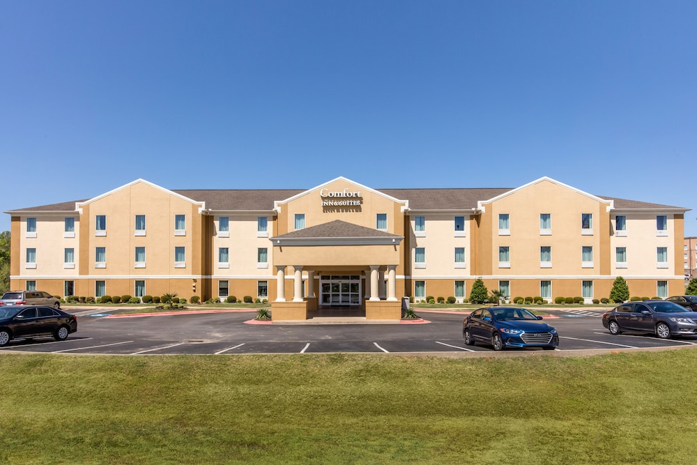 Comfort Inn & Suites Bryant - Benton 1/28