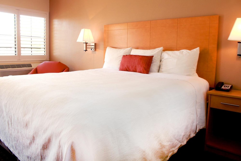Travelodge by Wyndham Vallejo 14/34