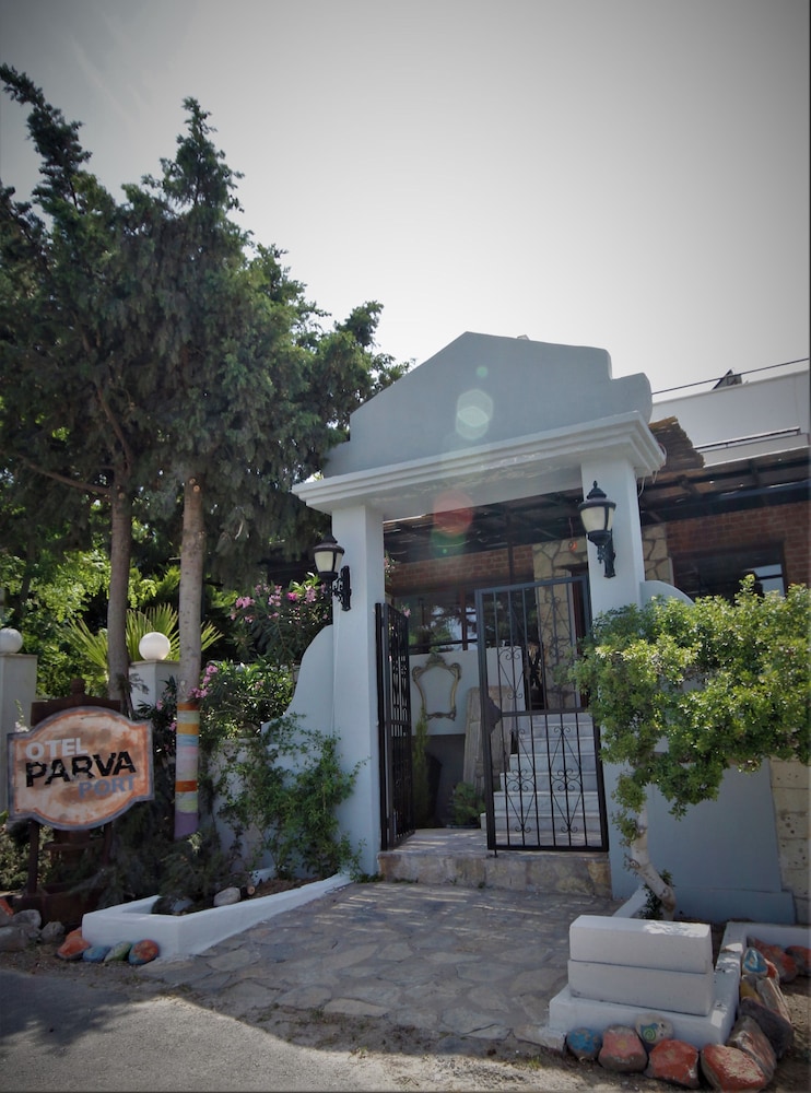 Parvaport Otel 8/48