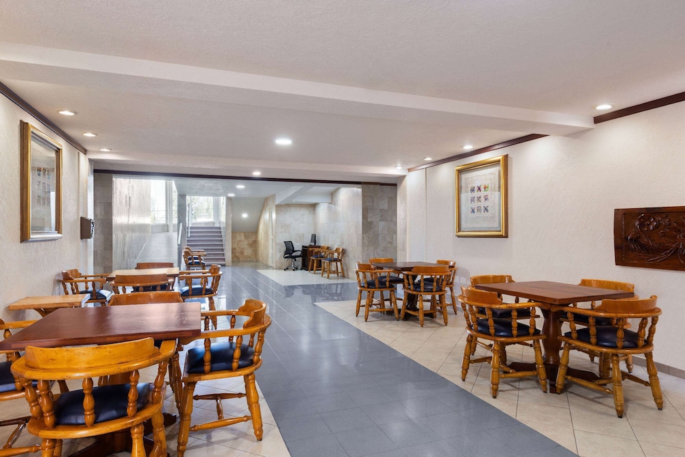 Howard Johnson by Wyndham Toluca 39/49