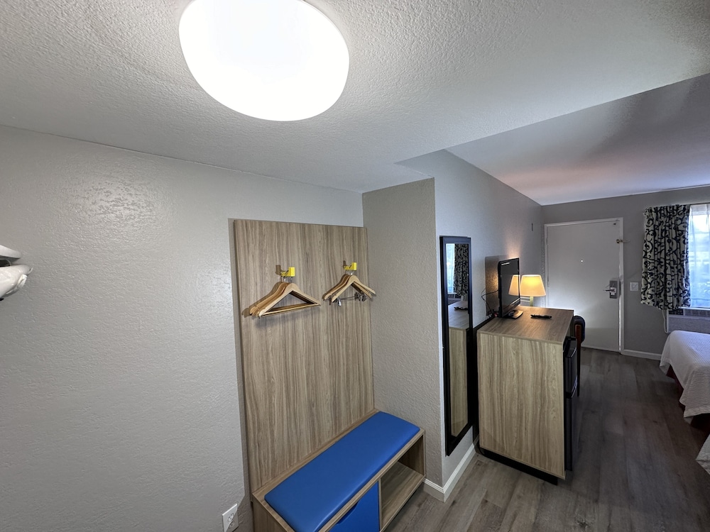 Days Inn by Wyndham San Marcos 9/17