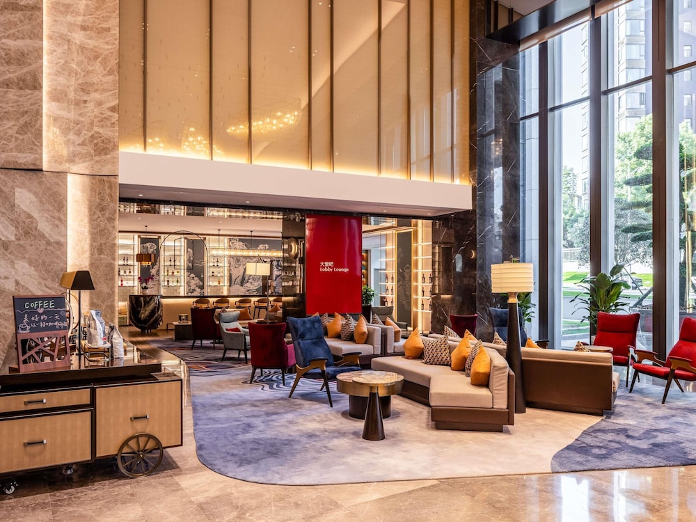 Grand Mercure Yichang Waitan 48/72