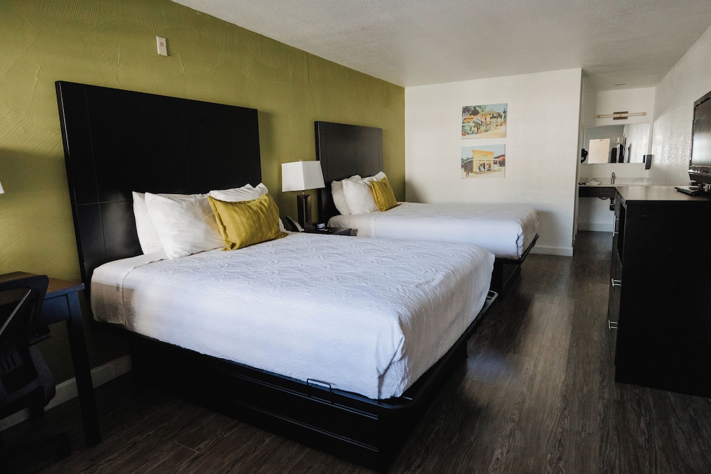 غرفة ديلوكس بسريرين كوين، Old Town Western Inn & Suites 4/10