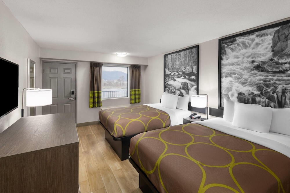 Super 8 by Wyndham Charleston WV 10/34