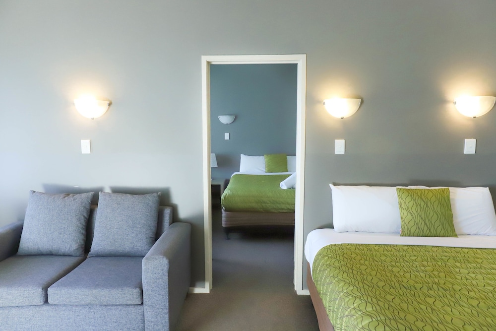Airport Manor Inn 49/66