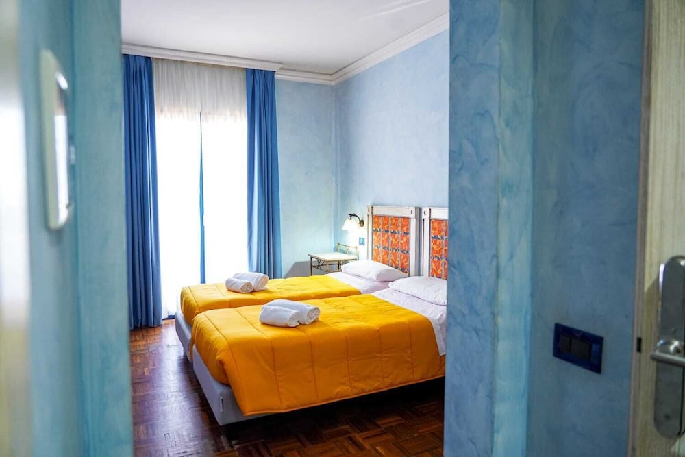 Hotel Nautico Pozzallo 38/68