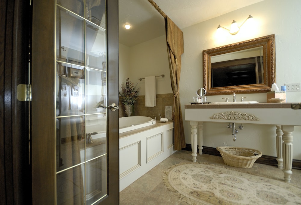 The Roost Bed and Breakfast 36/40