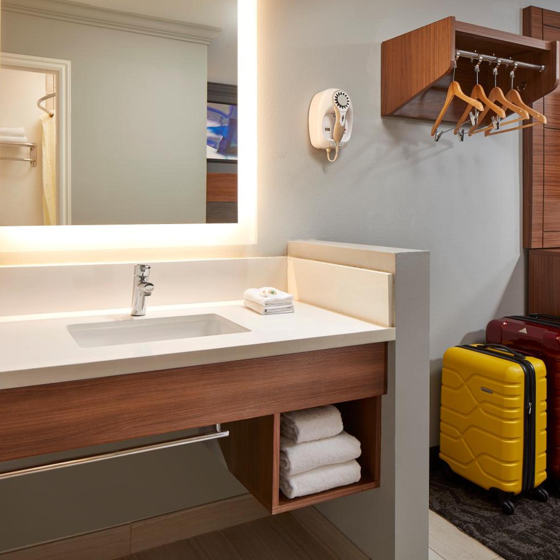 Studio Inn and Suites 23/23