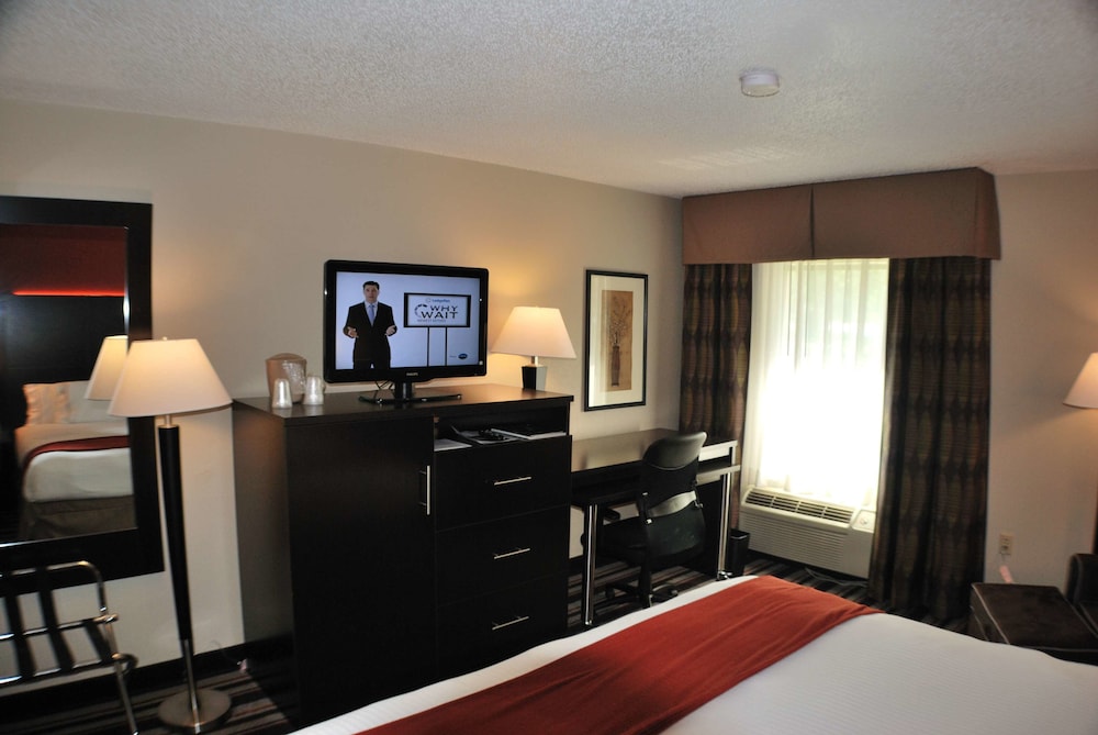 Holiday Inn Express Nashville W I40/Whitebridge Rd 31/47