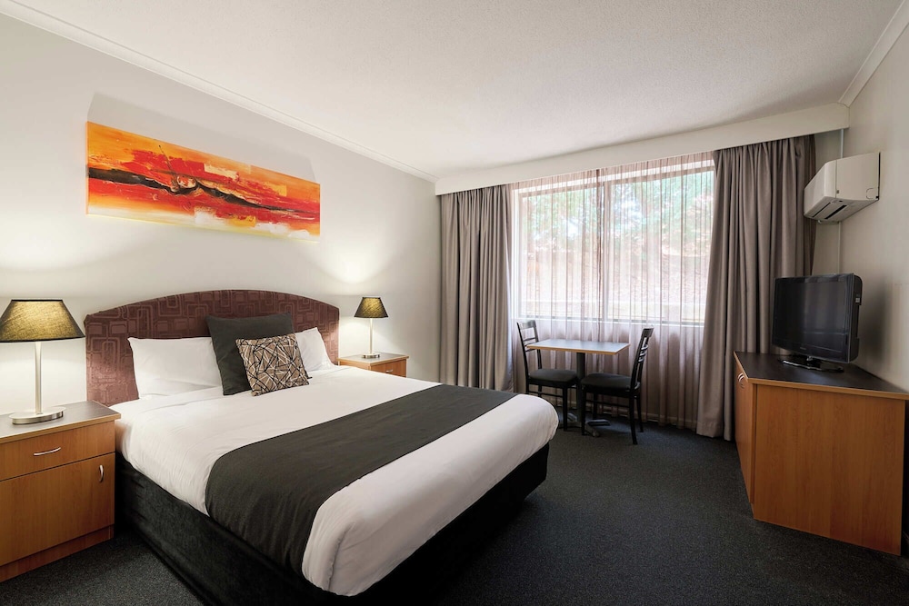 ROOM, ACCESSIBLE