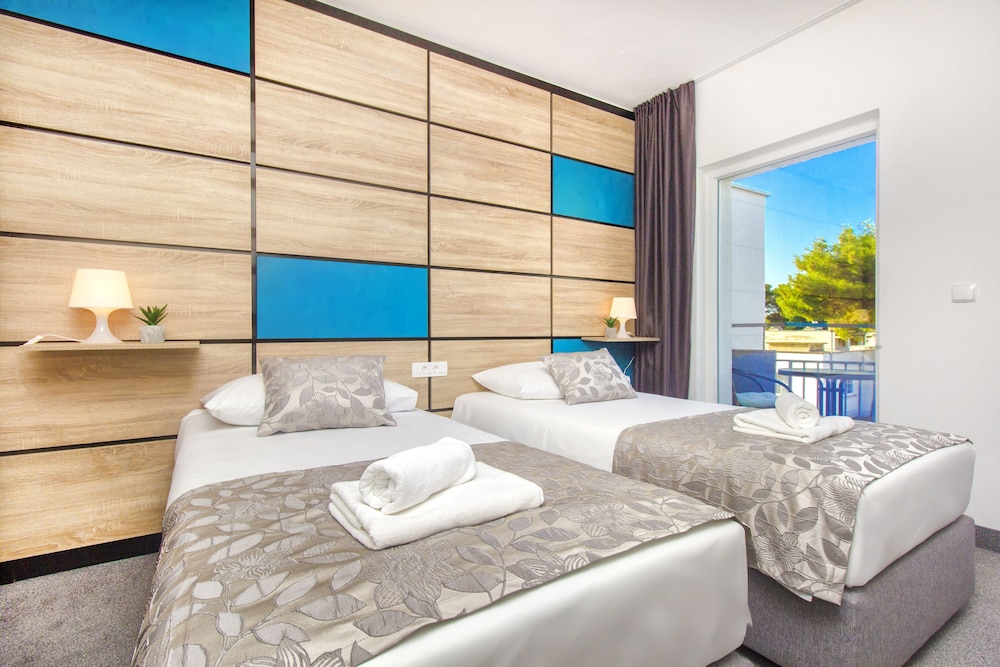 Regina, Villa, Twin Beds
