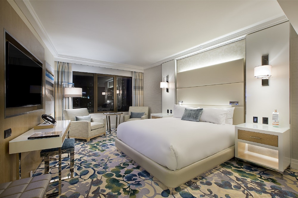 EXECUTIVE, KING BED