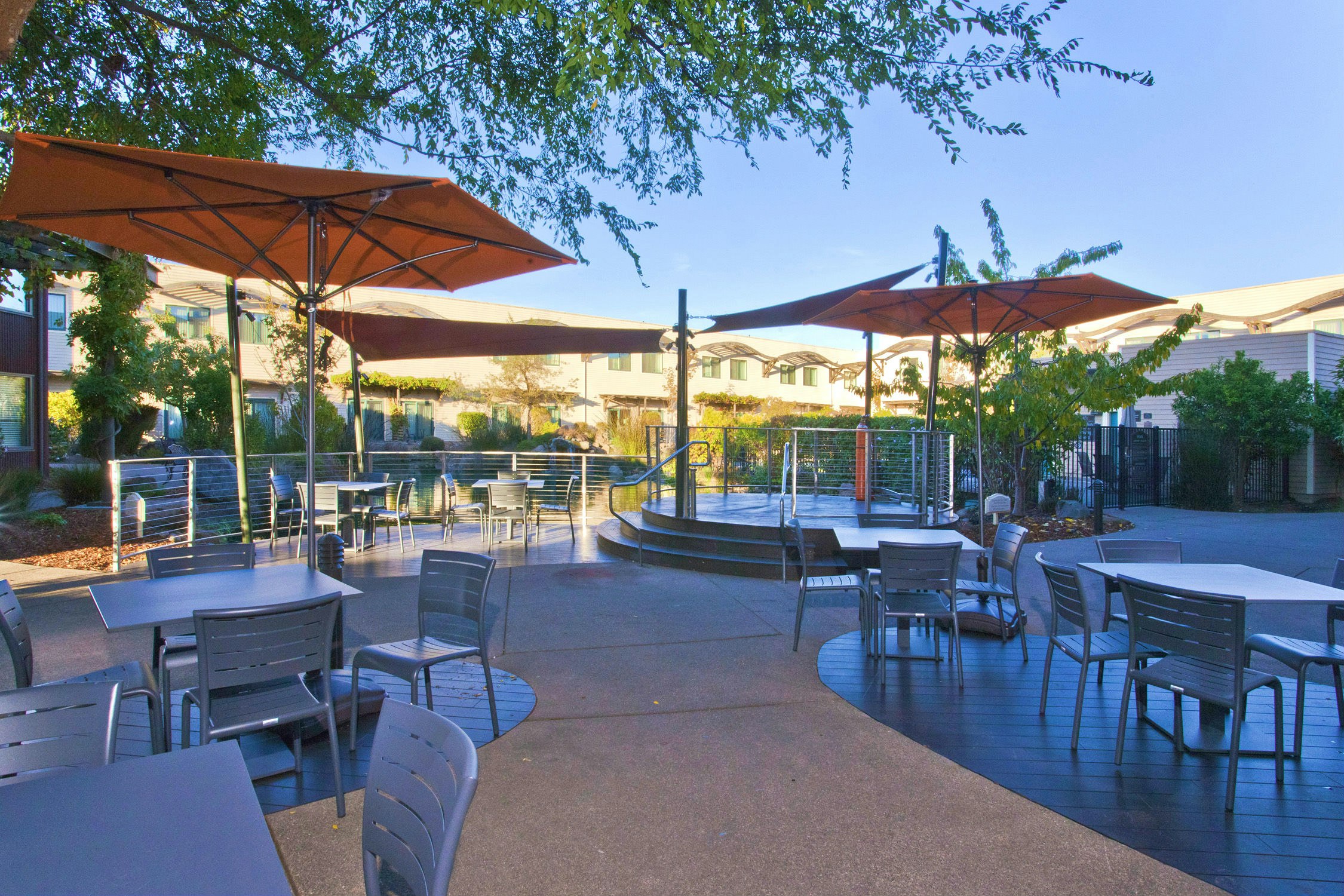 DoubleTree by Hilton Napa Valley American Canyon 27/35