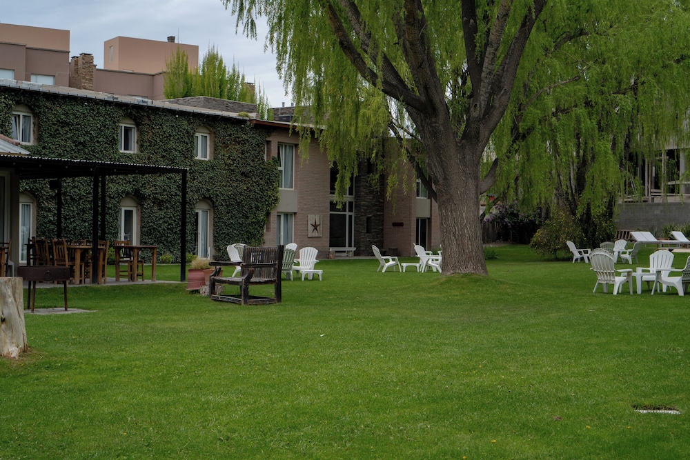 La Posada Hotel 35/50