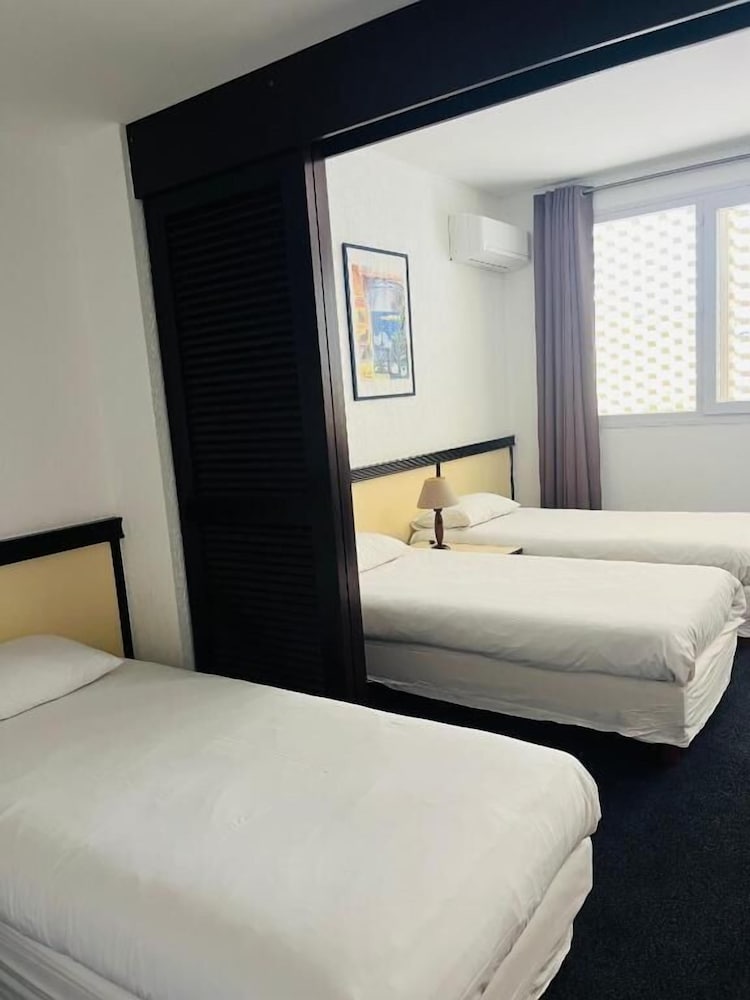 Hotel Le Paris 24/56