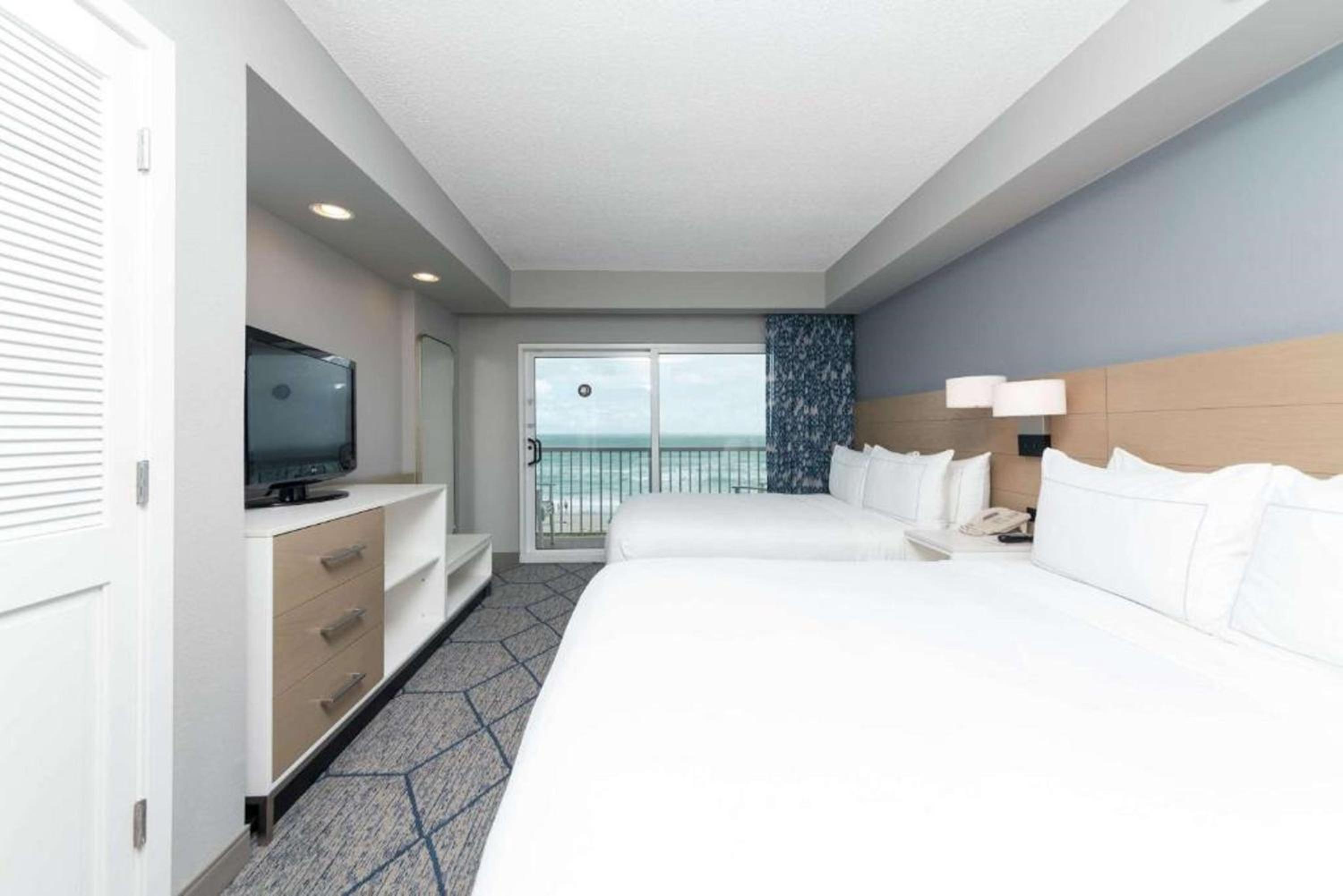 2 Rooms, Suite, 2 Queen Beds, Ocean Front, Sofa, High Floor