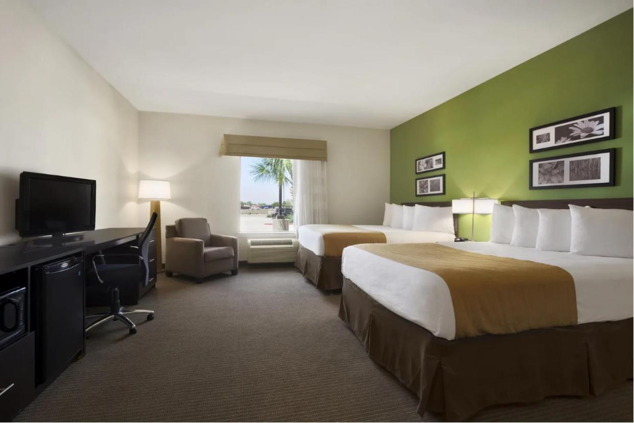 PetroStay Inn and Suites Cotulla (ex. Baymont Inn And Suites Cotulla) 8/20