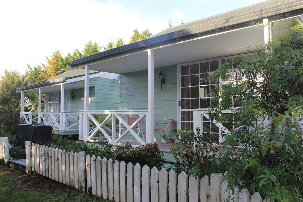 Ash Grove Boutique Motel 1/70