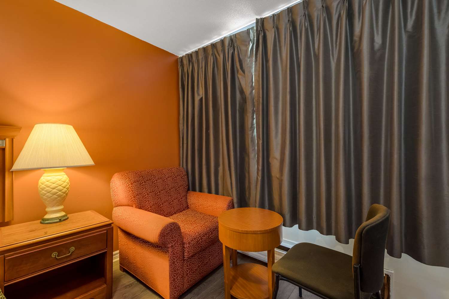Knights Inn Burlington 24/30