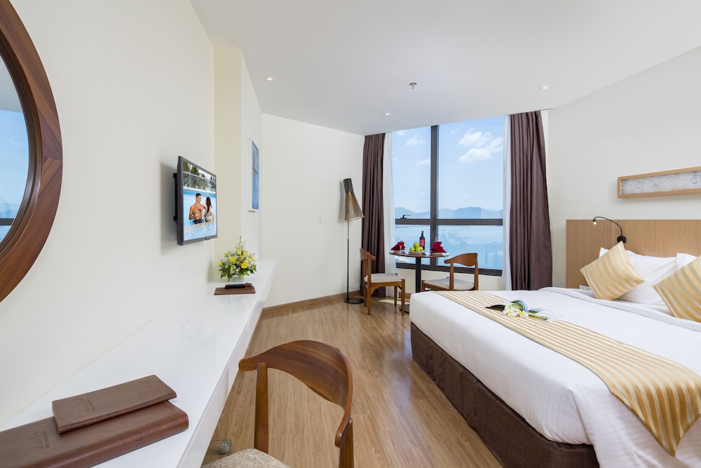 Starcity Bayfront Nha Trang Hotel 18/76