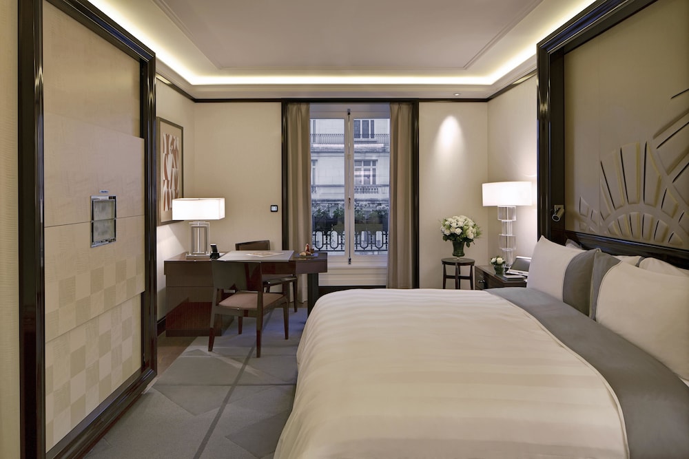 The Peninsula Paris 11/56