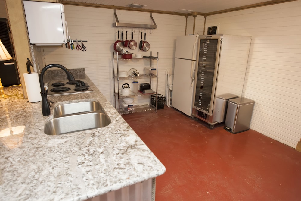 Cora s Cabins 28/50