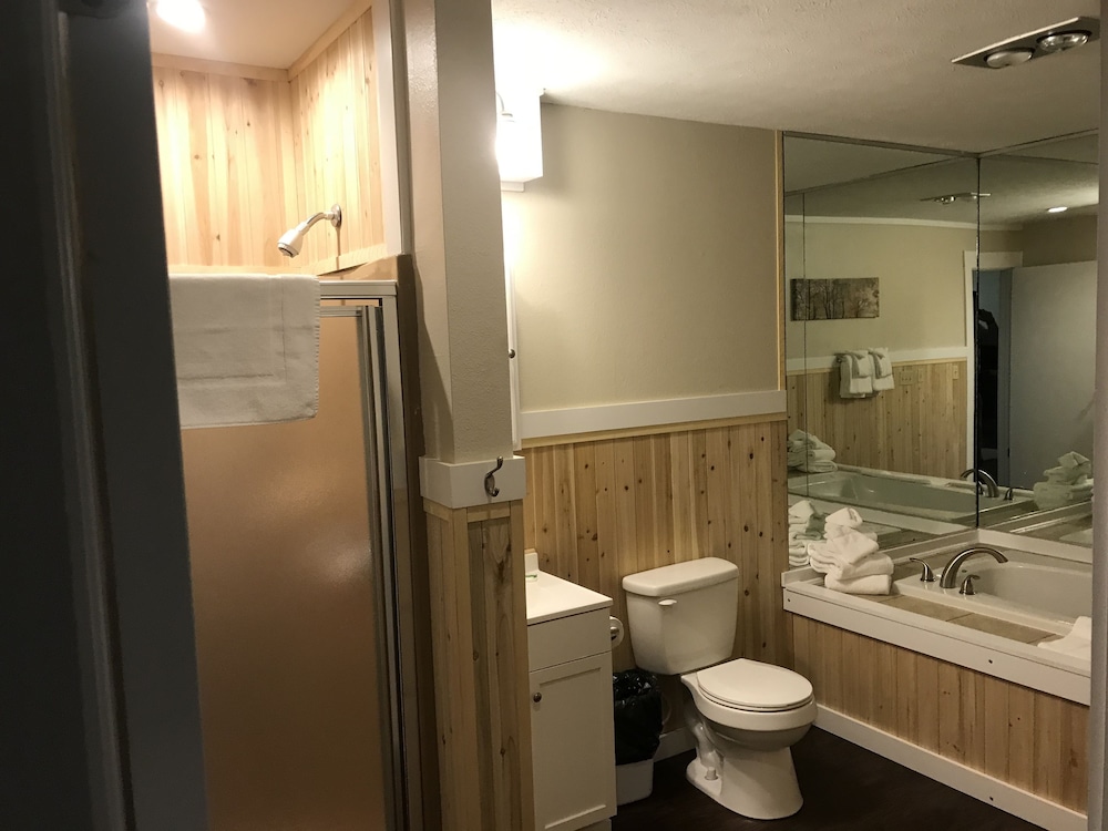Carriage House Country Club 44/50