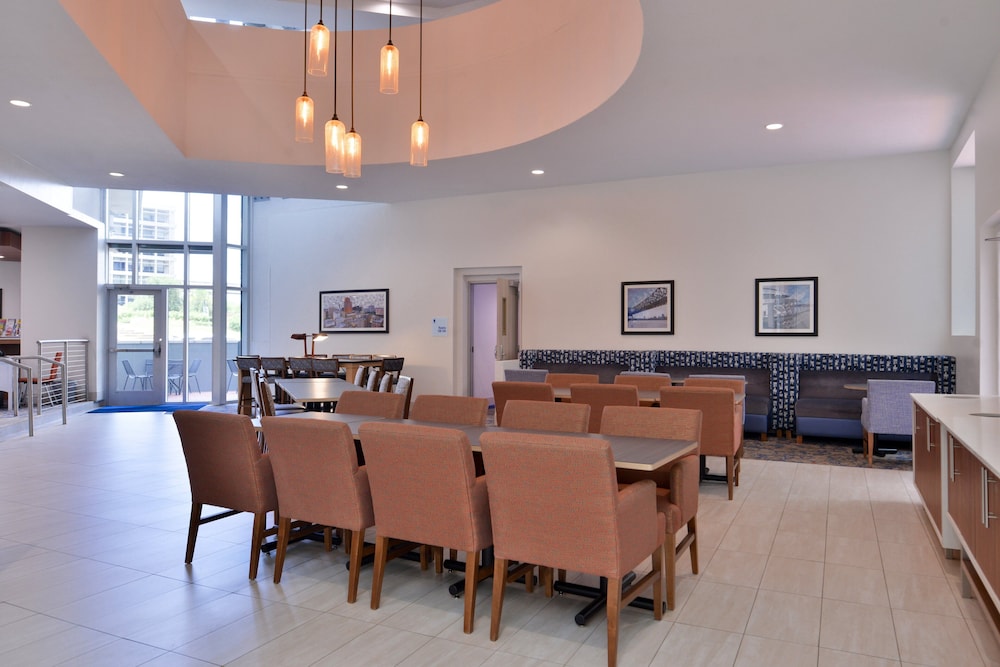 Holiday Inn Express New Orleans St Charles 32/43