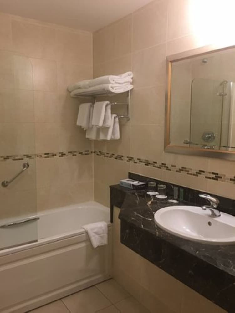 Bracken Court Hotel 60/60
