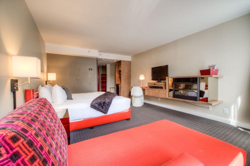 Adara Hotel 10/63