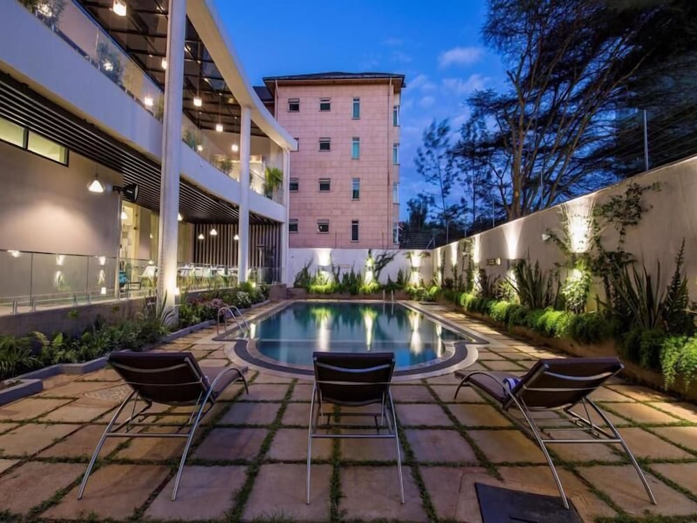 Royal Tulip Canaan Hotel 77/80
