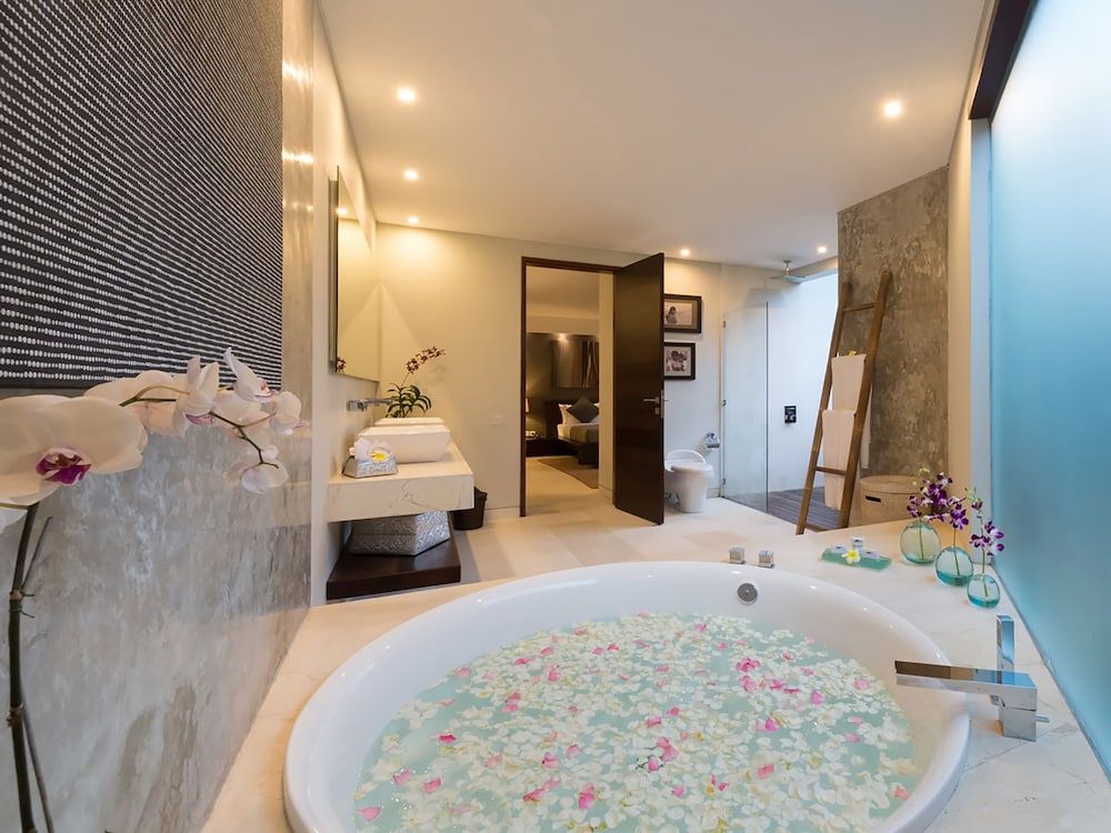 The Layar - Designer Villas & Spa 24/50