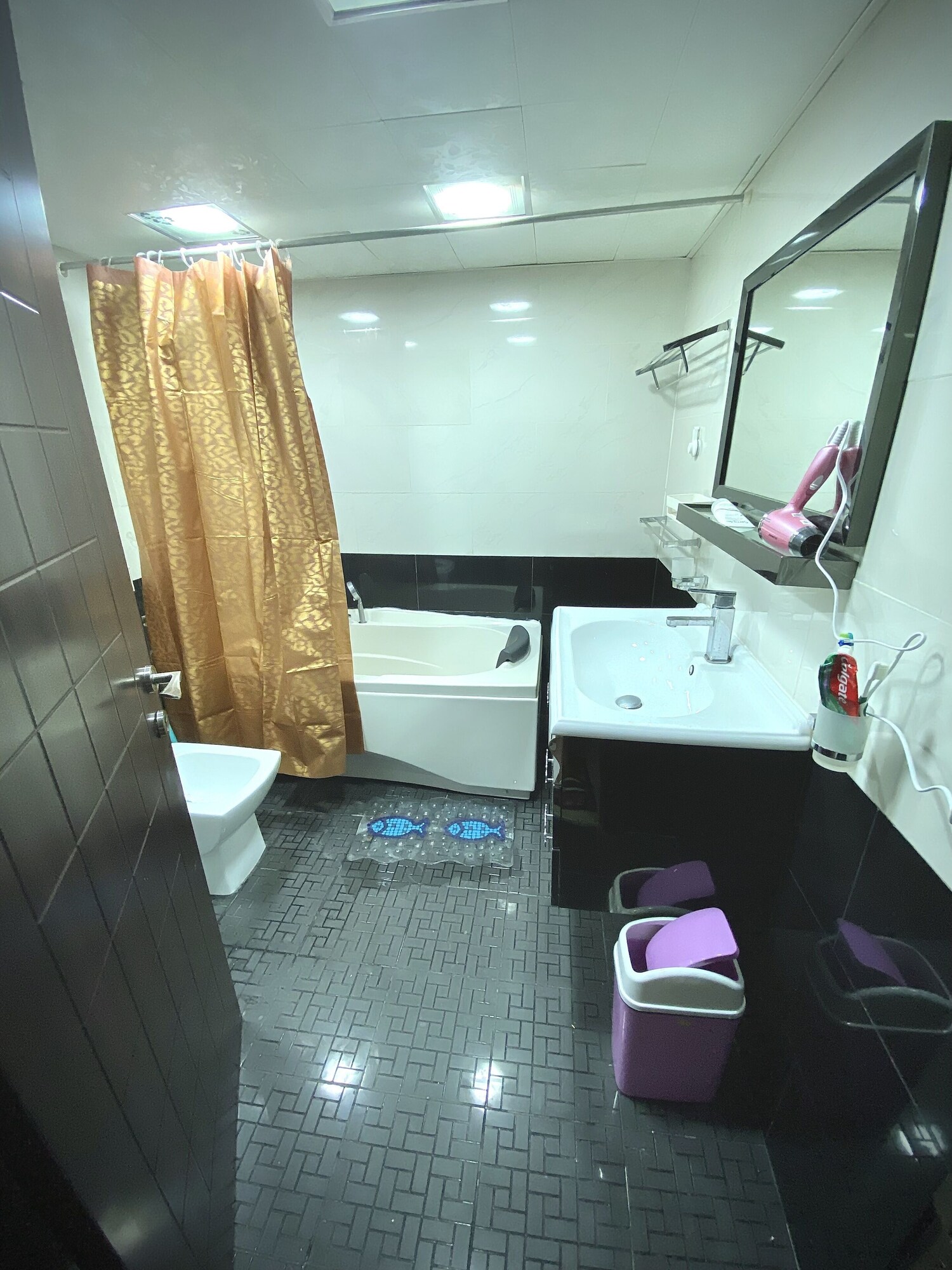 MALE DORM, STANDARD, PARTIAL SEA VIEW