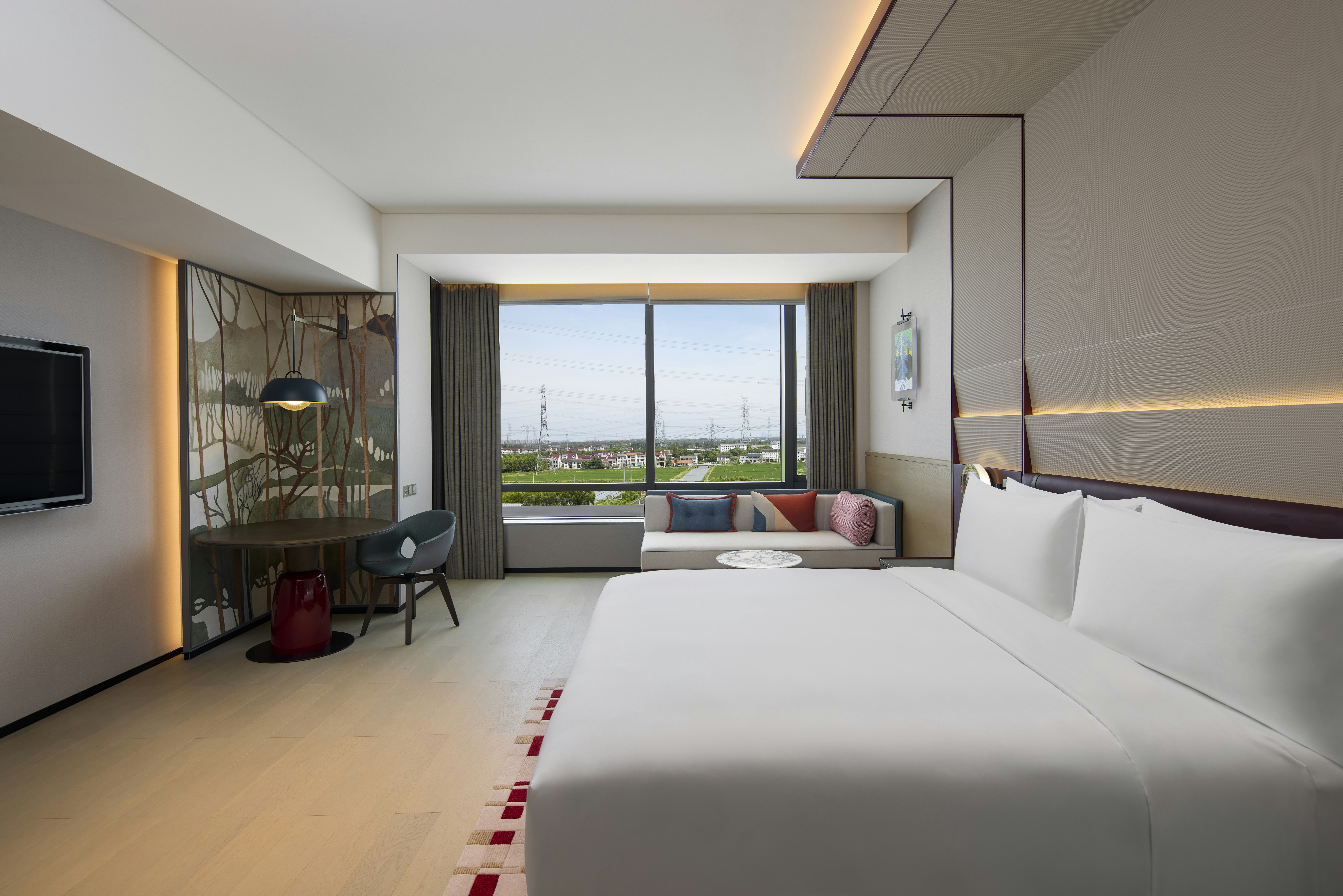 DELUXE, KING BED