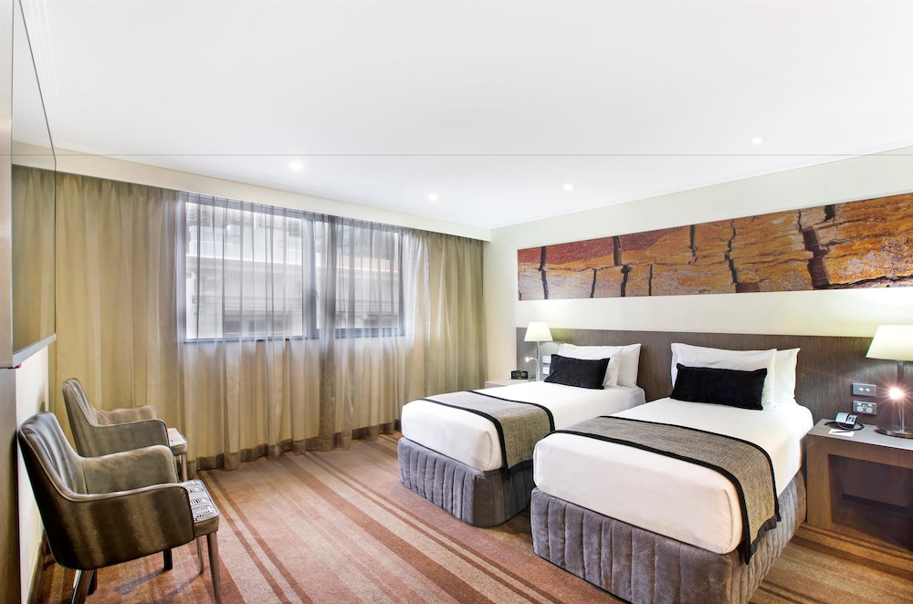 RYDGES WORLD SQUARE 13/66