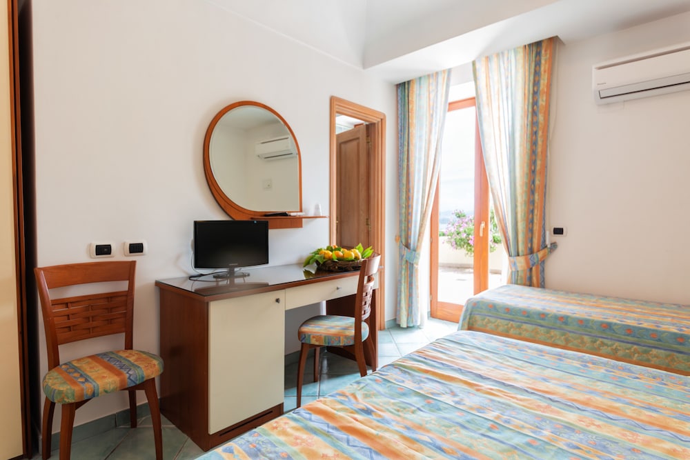 Hotel La Capannina 52/63